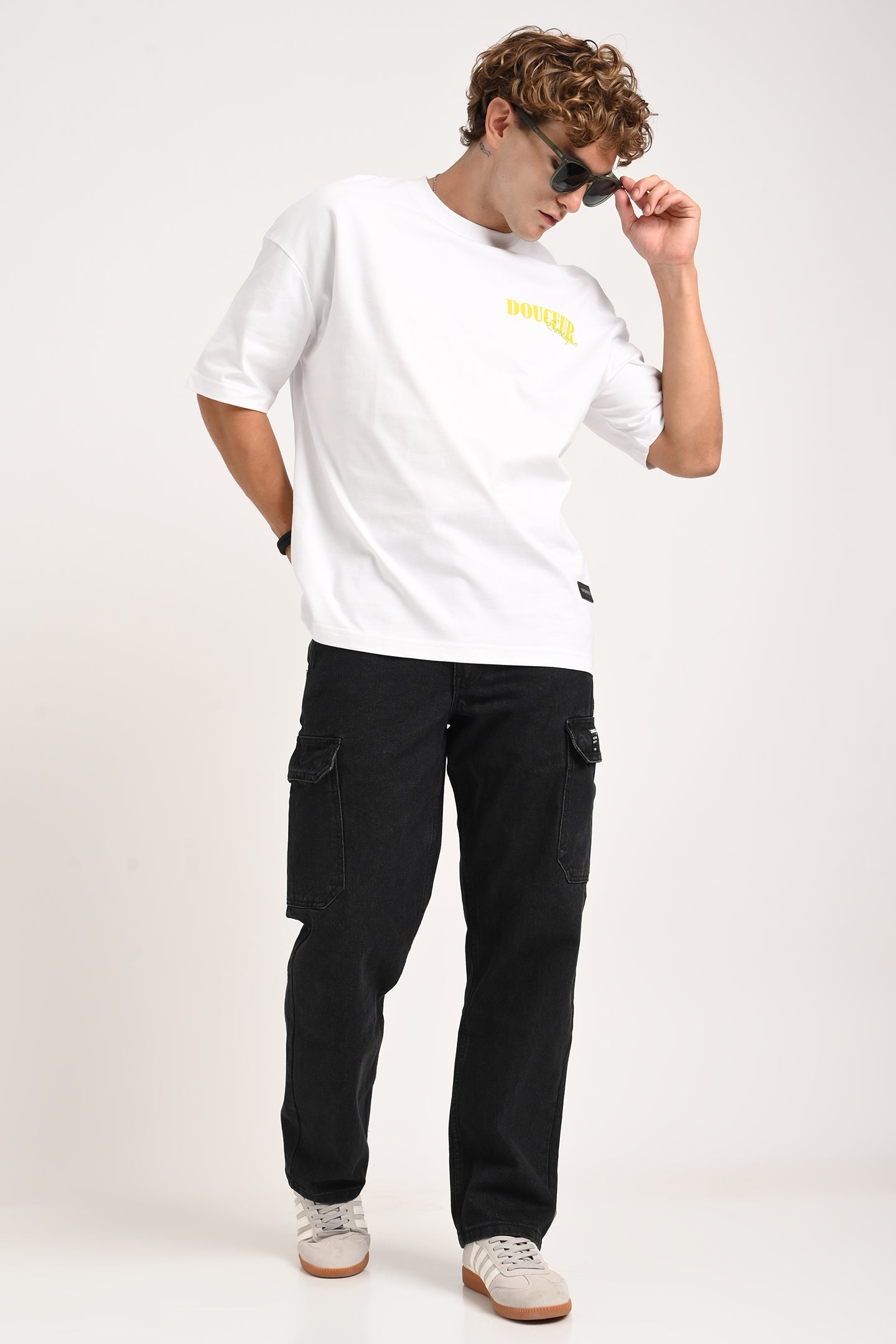 Jet Black Cargo Jeans For men - Mid Rise Relaxed Fit Pic 2